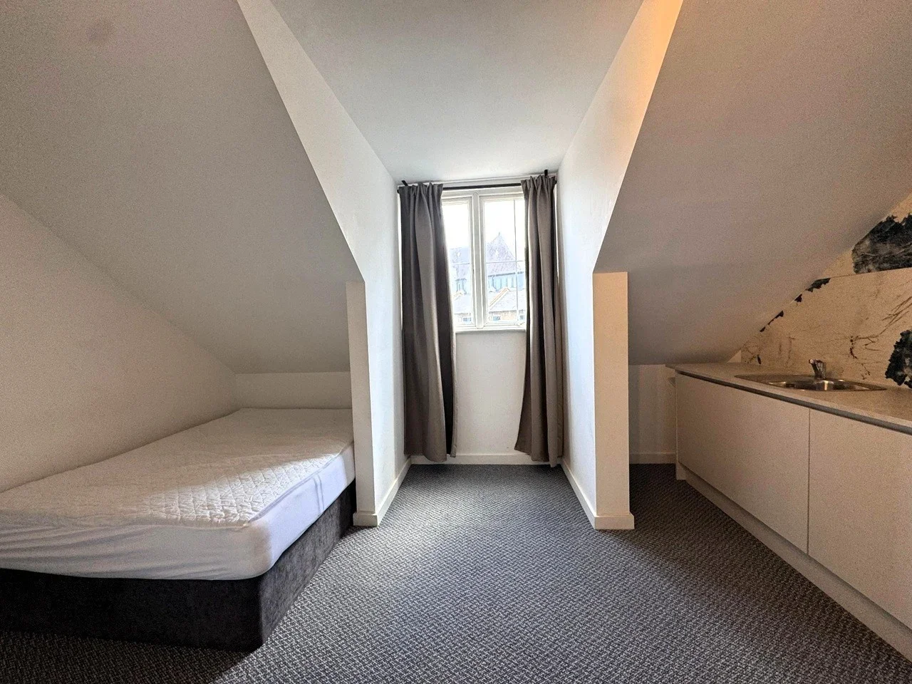 Flat Bond Street in Greater London