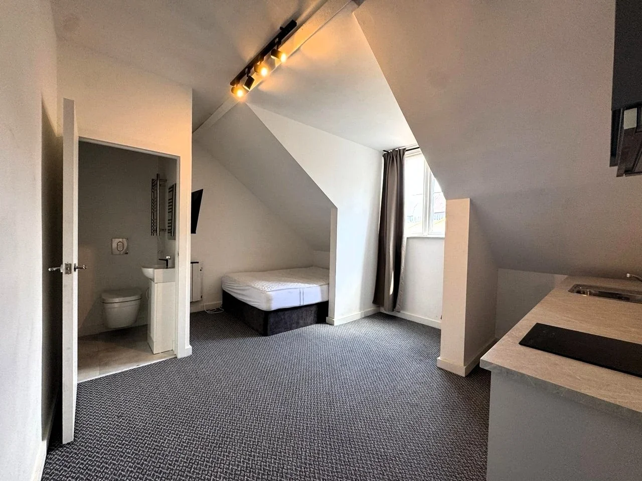 Flat Bond Street in Greater London