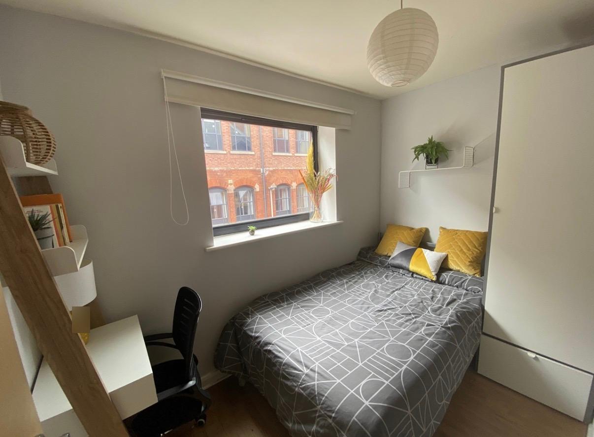 Flat Tarragon Road in Leicester