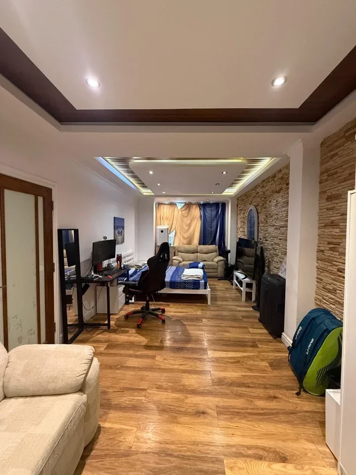 Room Colombo Road in Greater London
