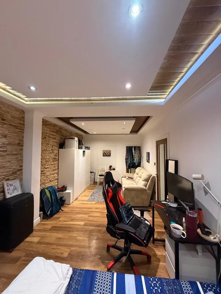 Room Colombo Road in Greater London