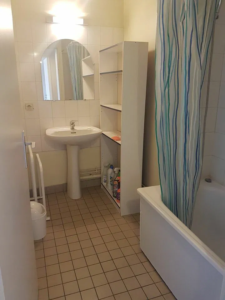 Room Rue aux Herbes in Cergy