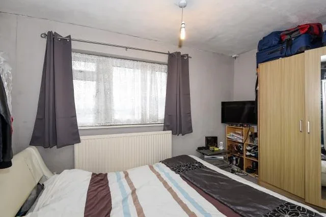 Room Spelthorne Grove in Borough of Spelthorne