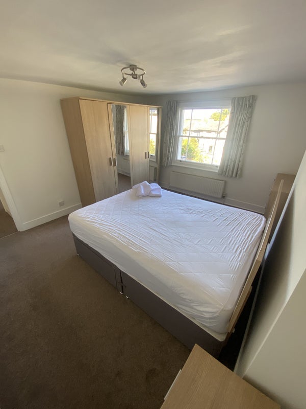Room Groveway in Greater London