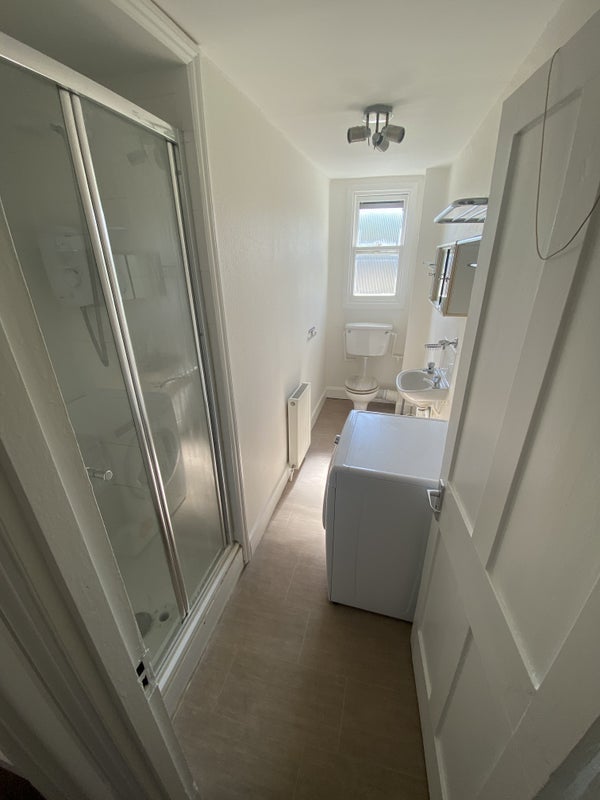 Room Groveway in Greater London