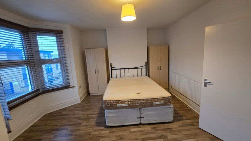 Room Victoria Way in Greater London
