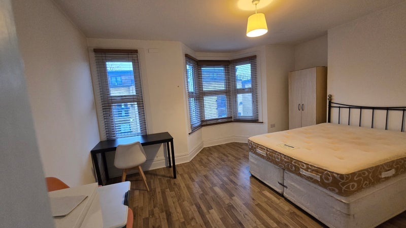 Room Victoria Way in Greater London