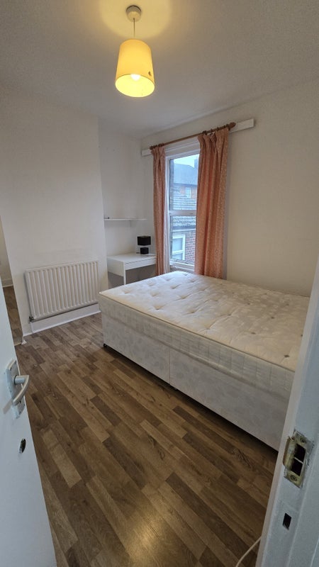 Room Victoria Way in Greater London