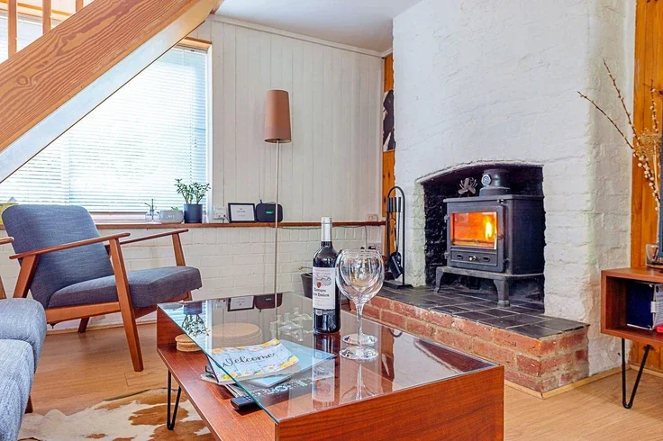 Room Hollybush Lane in East Hertfordshire
