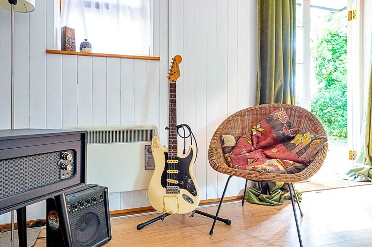 Room Hollybush Lane in East Hertfordshire