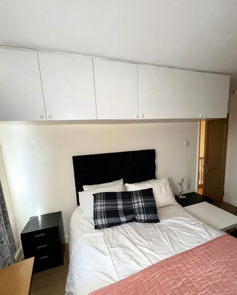 Room Crest Drive in London