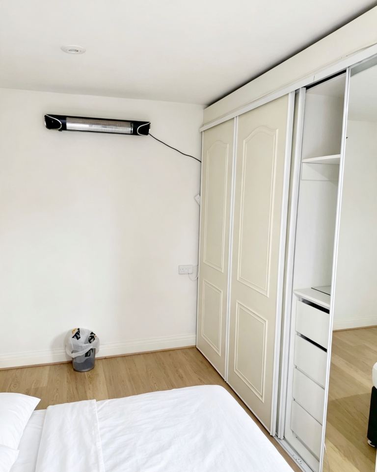 Room Crest Drive in London