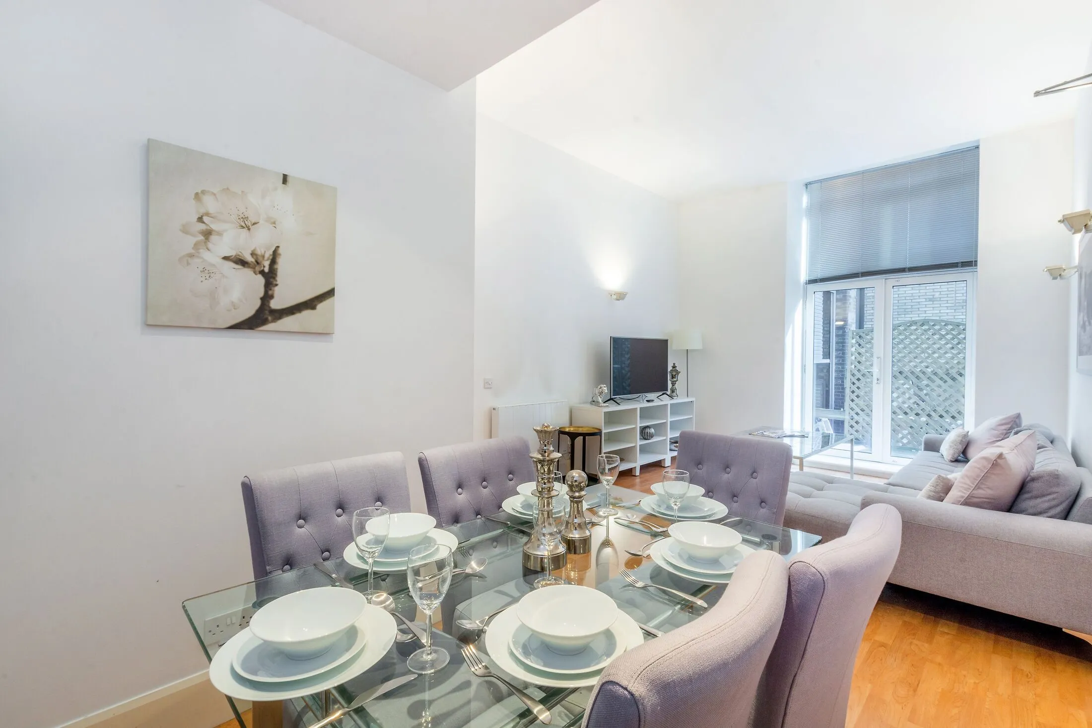 Flat Dingley Road in Greater London