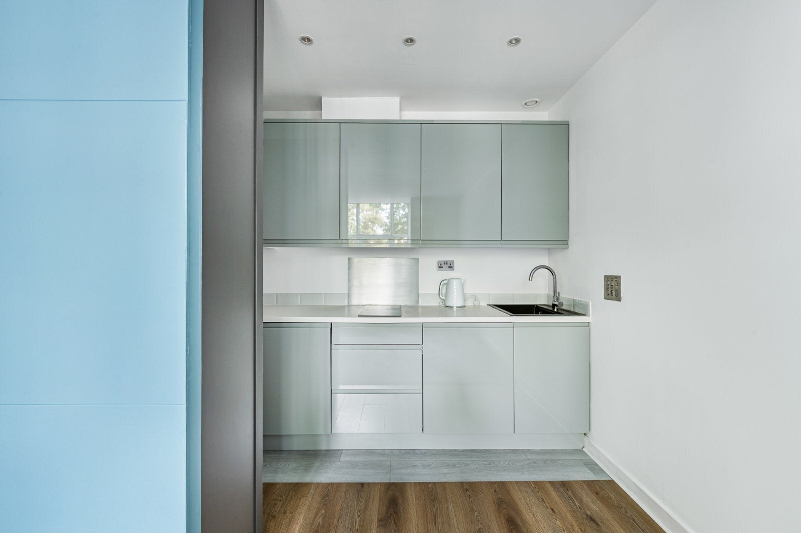 Flat Bromyard Avenue in Greater London