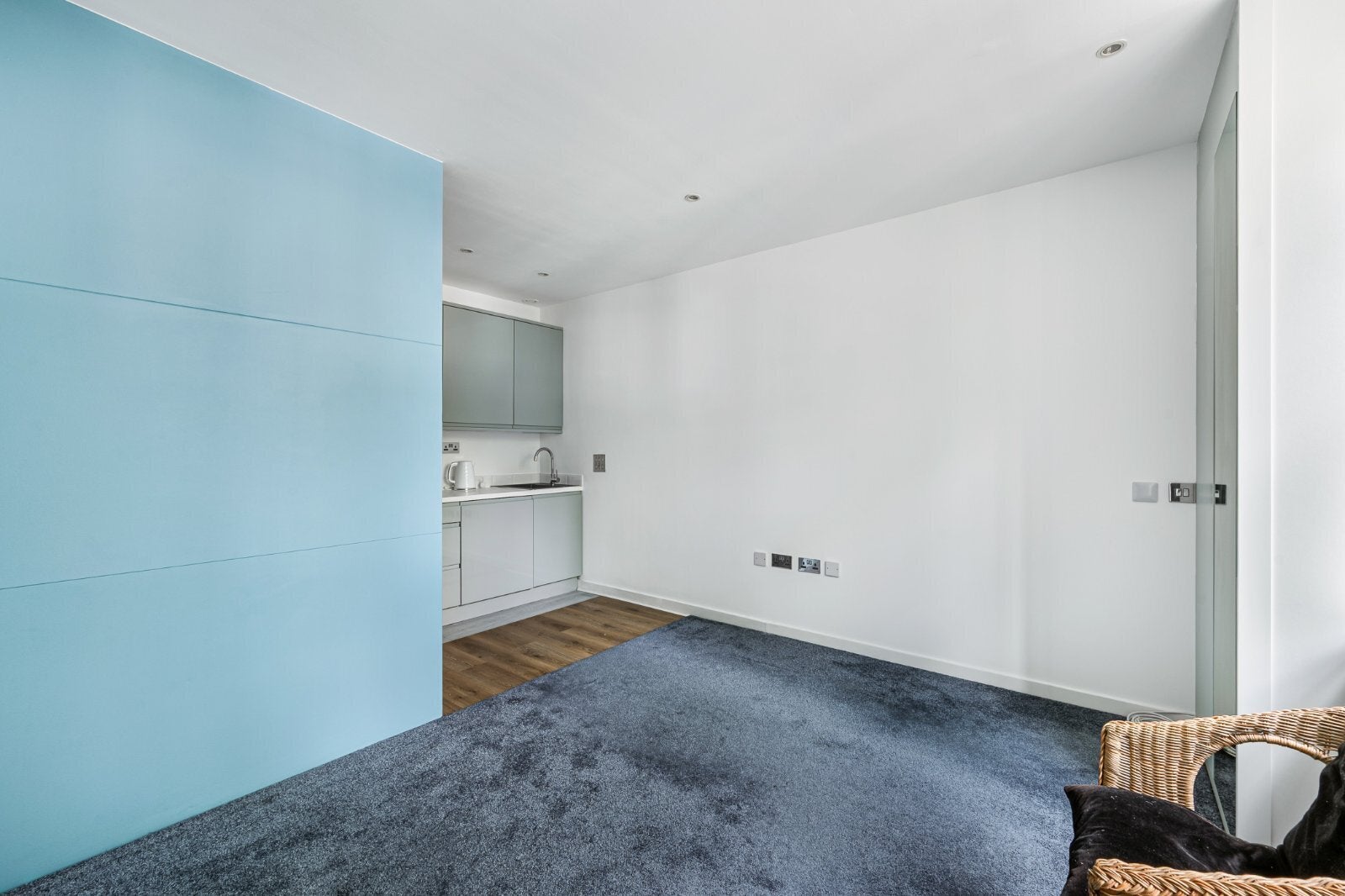 Flat Bromyard Avenue in Greater London