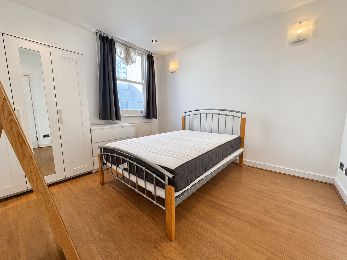Flat Frampton Street in City of Westminster