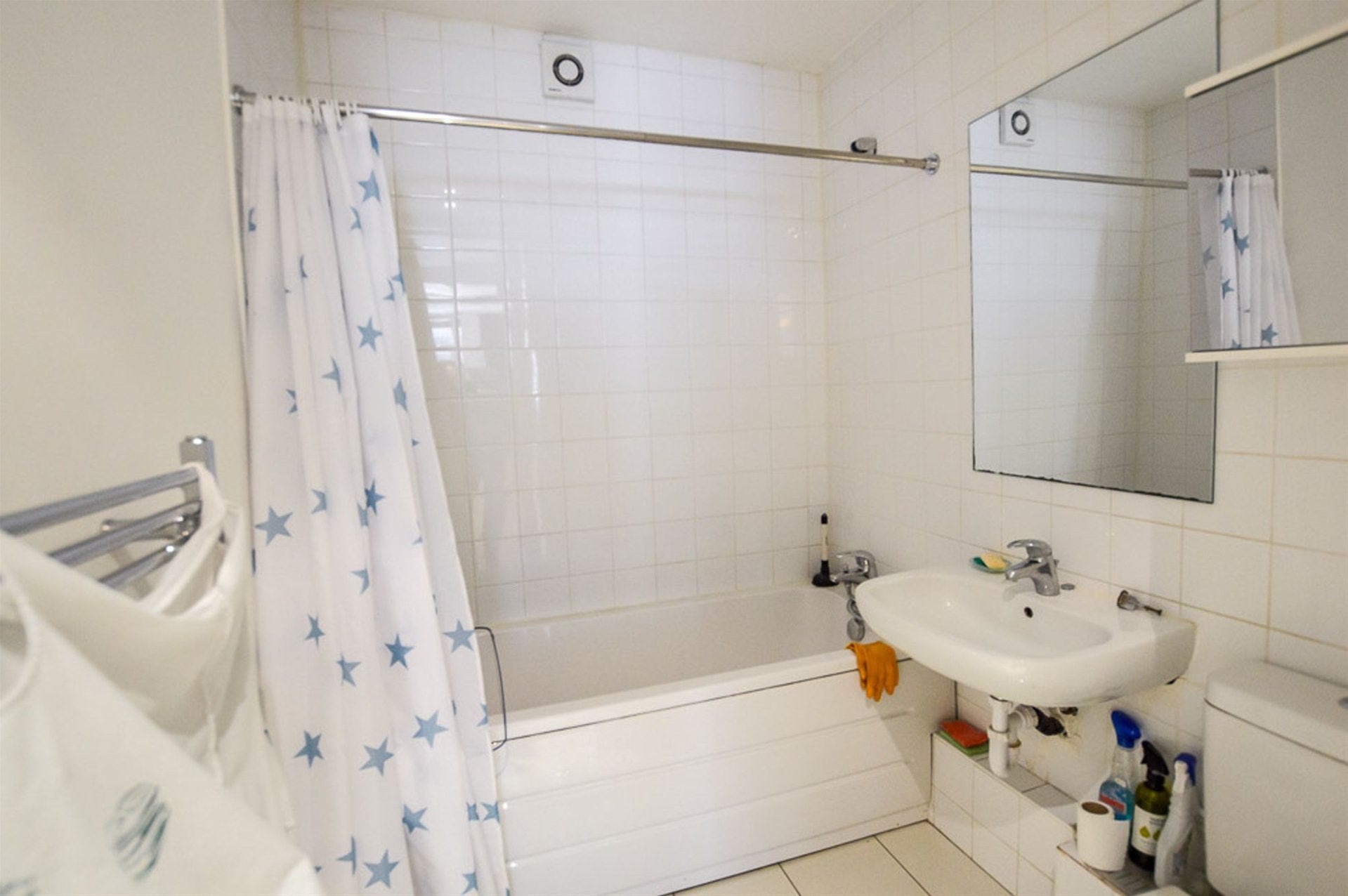 Flat Canfield Place in Greater London