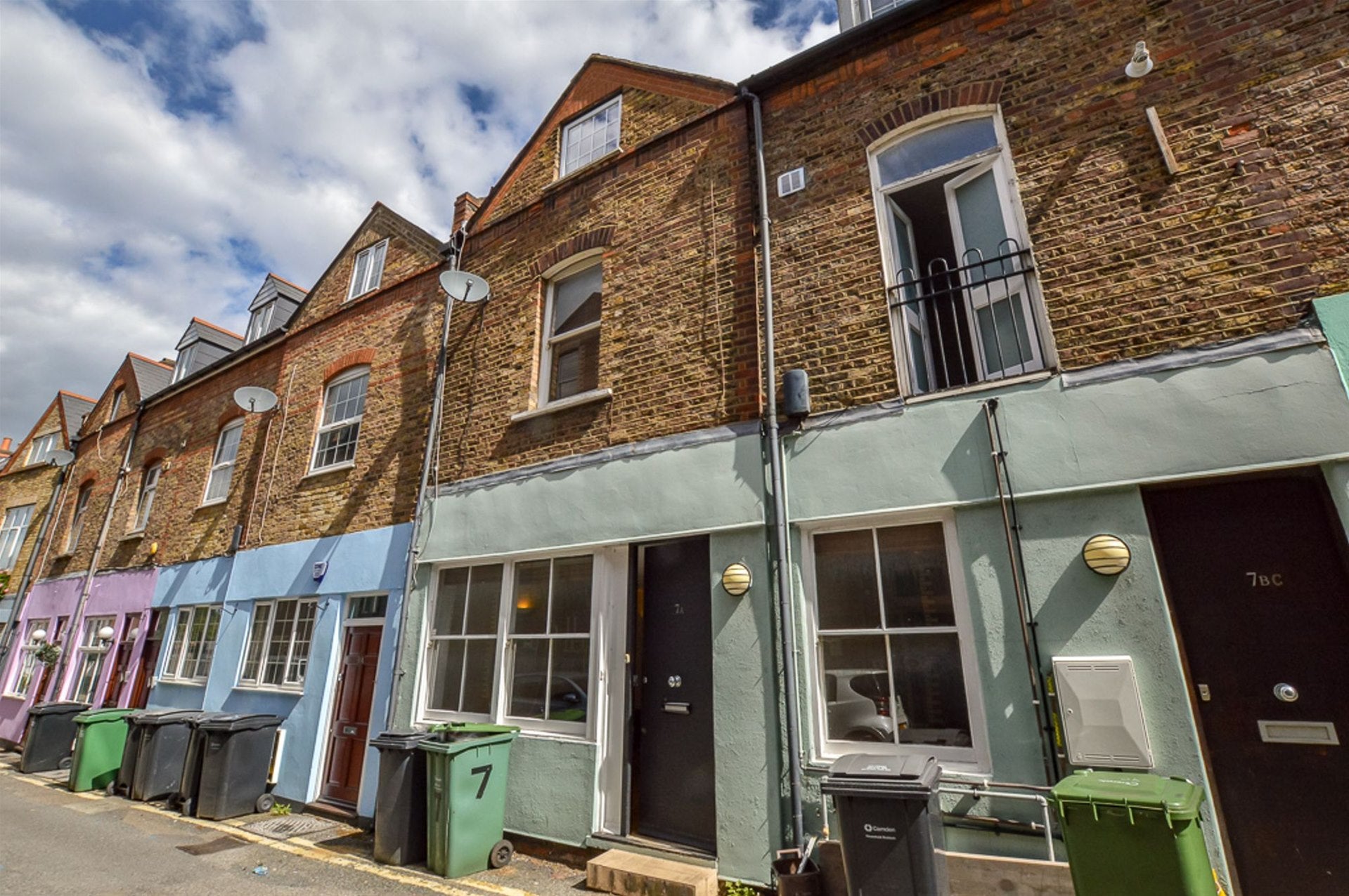 Flat Canfield Place in Greater London