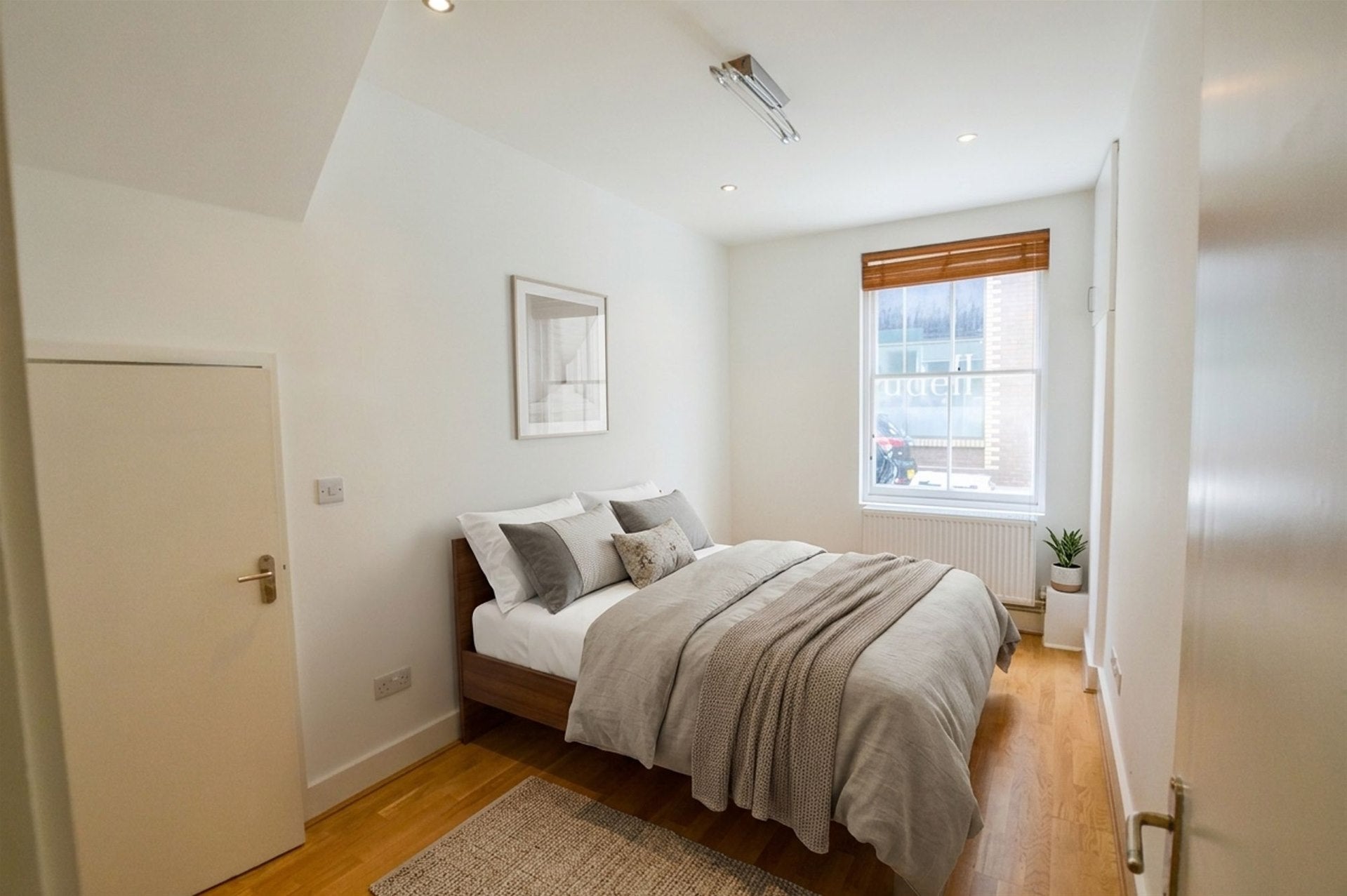Flat Canfield Place in Greater London