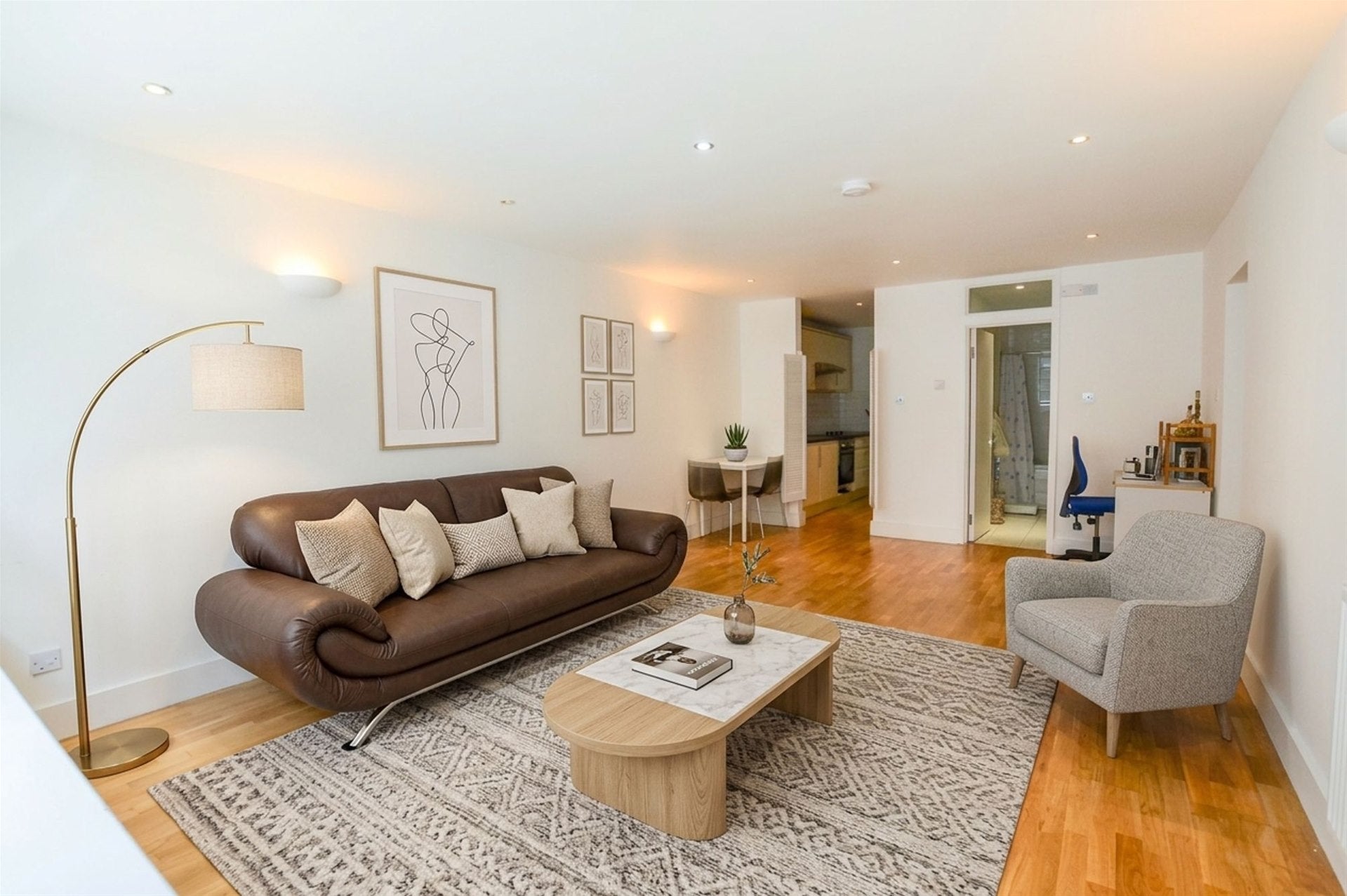 Flat Canfield Place in Greater London