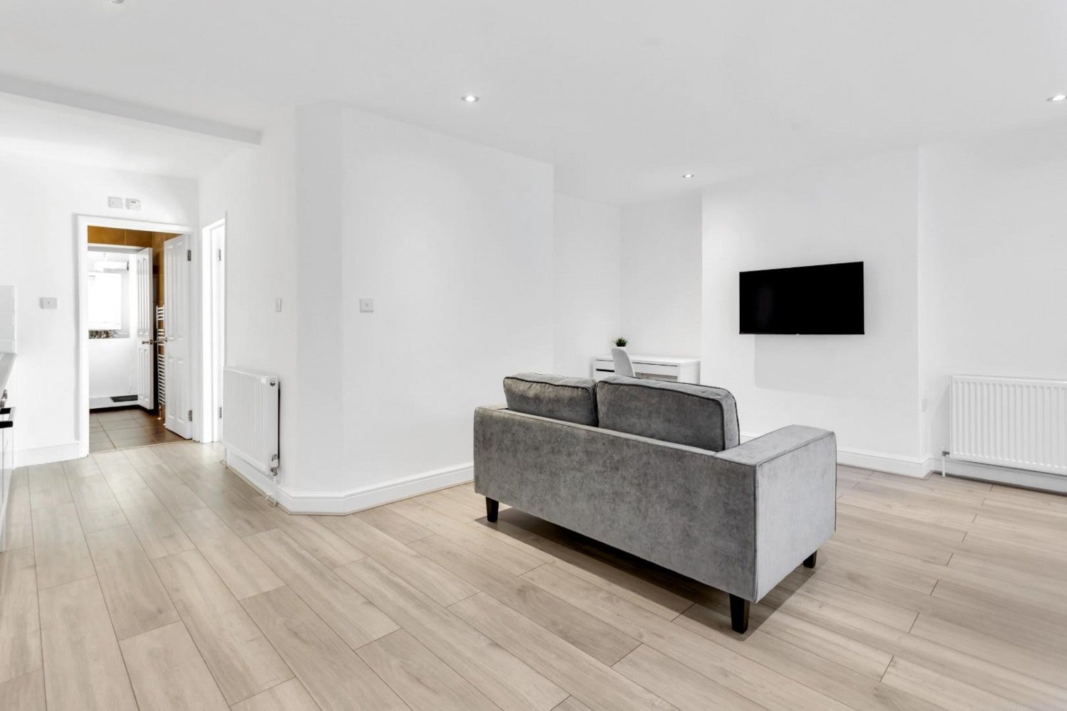 Flat Sumatra Road in Greater London