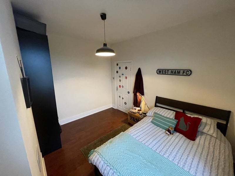 Room Apsley Road in Greater London