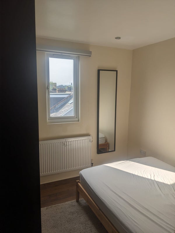 Room Apsley Road in Greater London