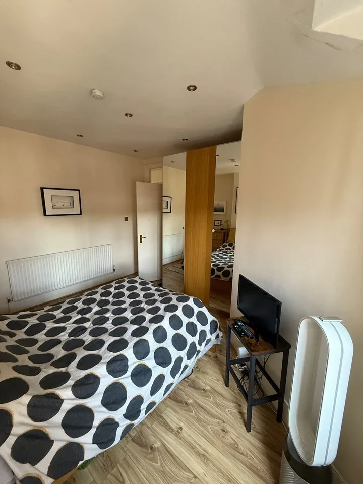 Flat Finchley Road in Greater London