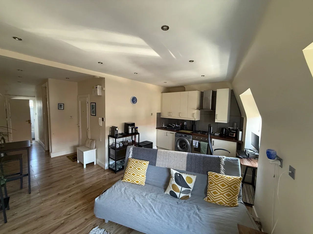 Flat Finchley Road in Greater London