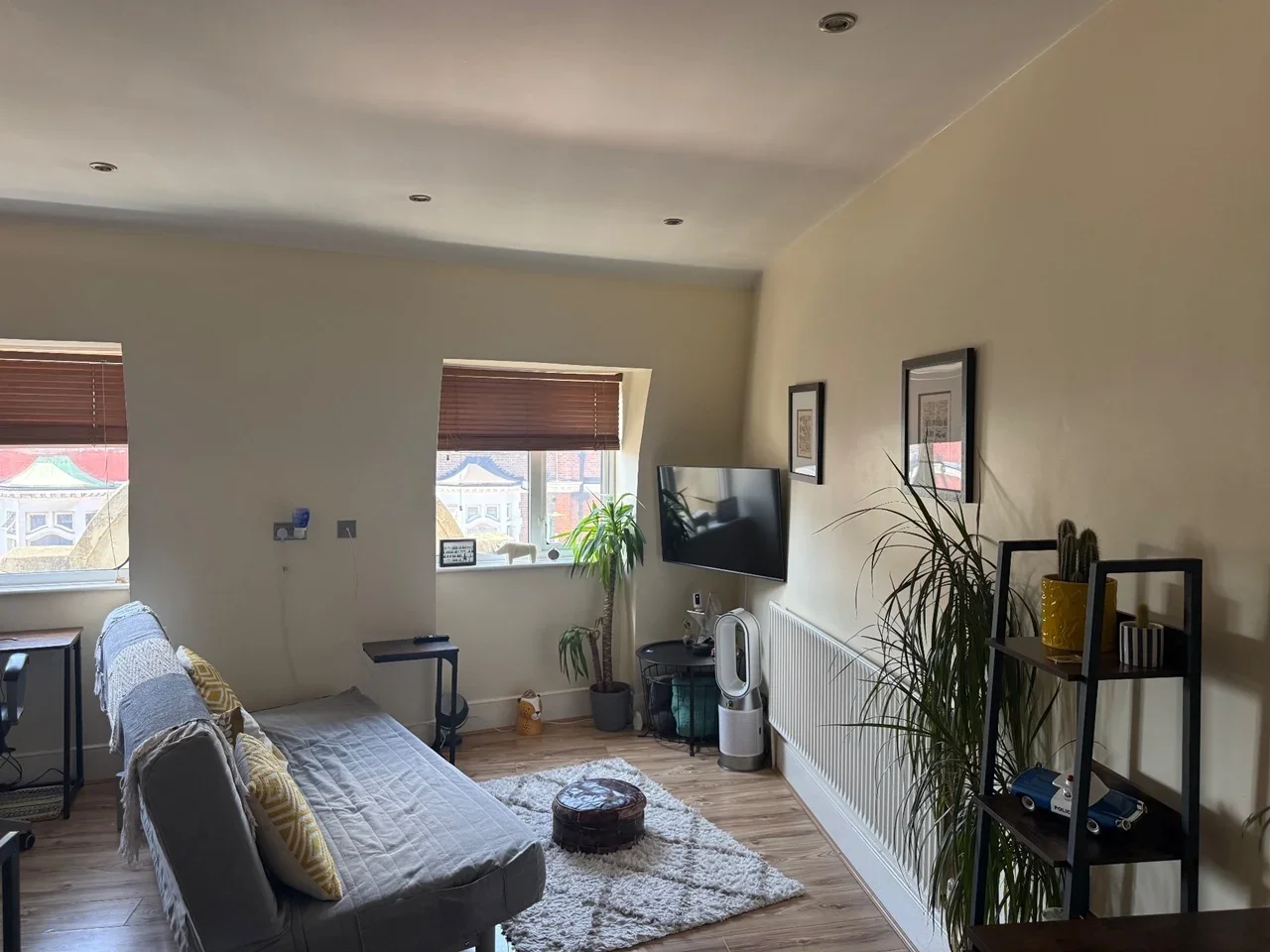 Flat Finchley Road in Greater London