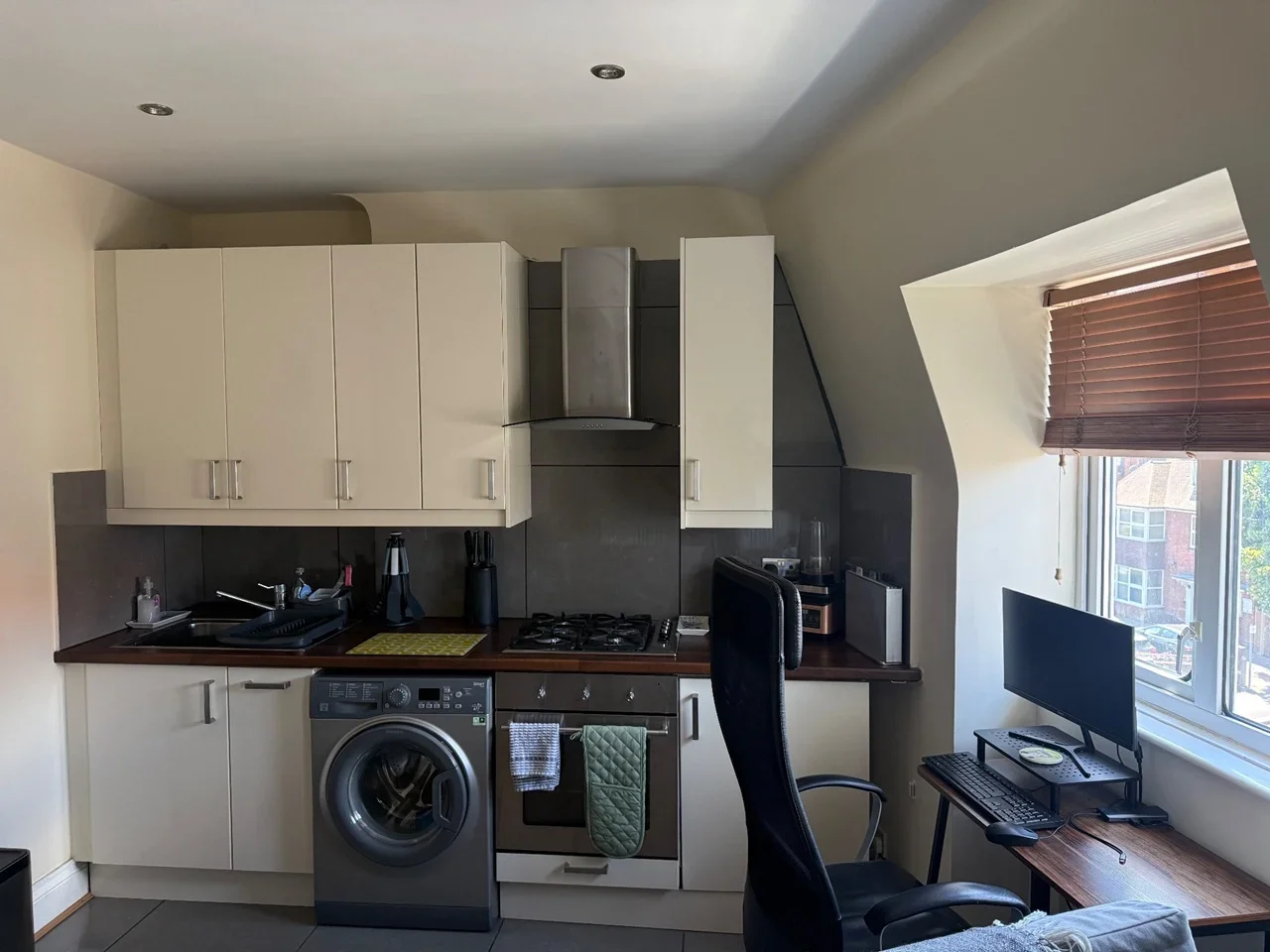 Flat Finchley Road in Greater London