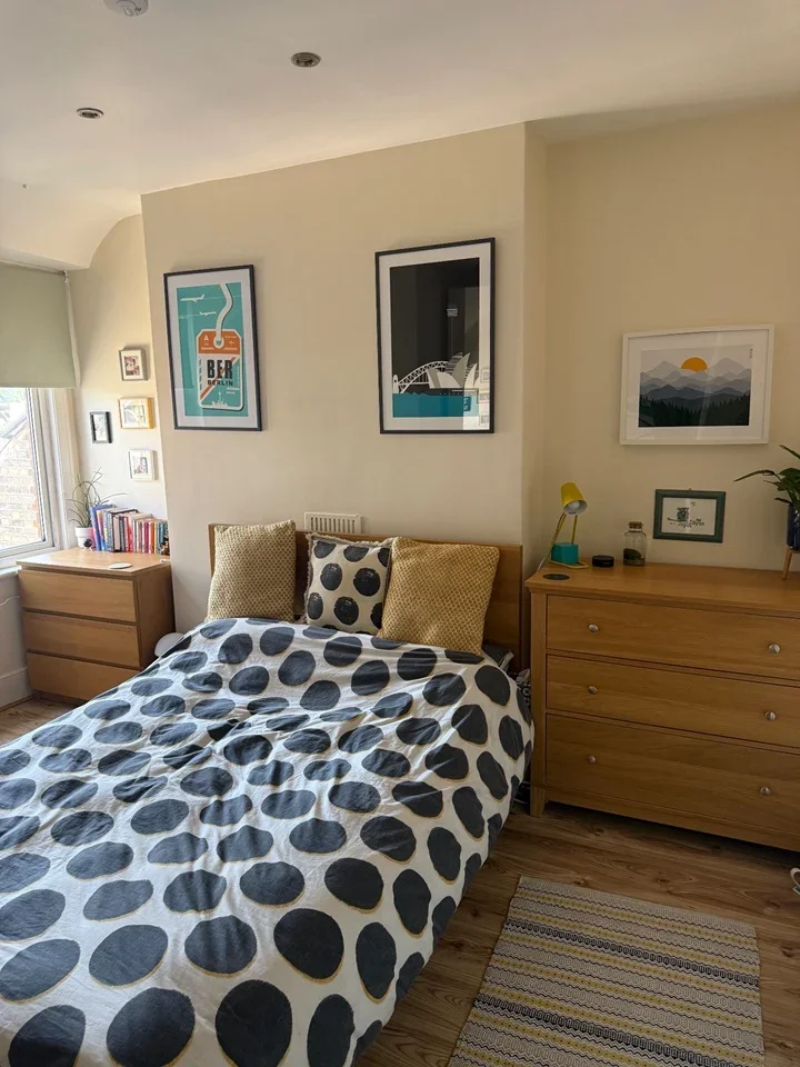 Flat Finchley Road in Greater London
