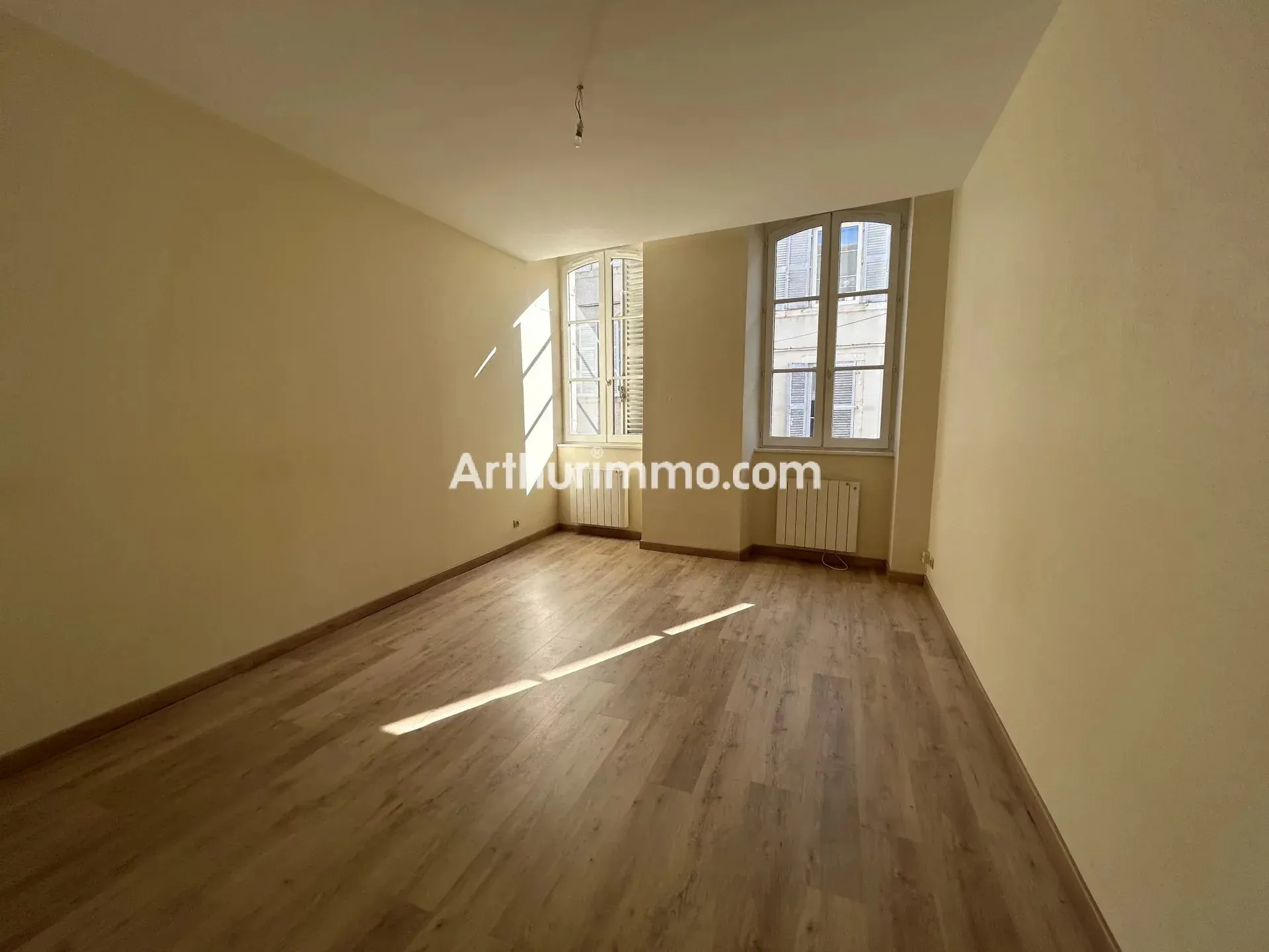 Flat Rue Jean Jaurès in Lons-le-Saunier