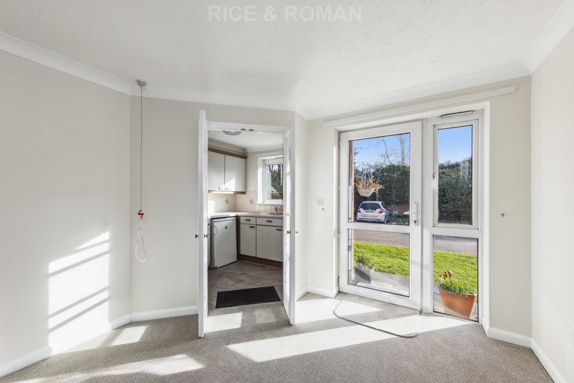 Flat Wessex Close in Elmbridge