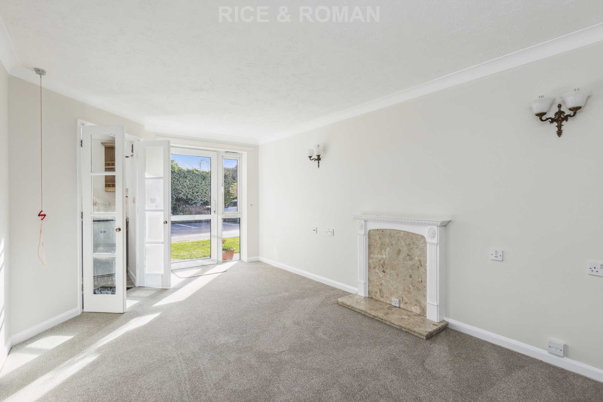 Flat Wessex Close in Elmbridge