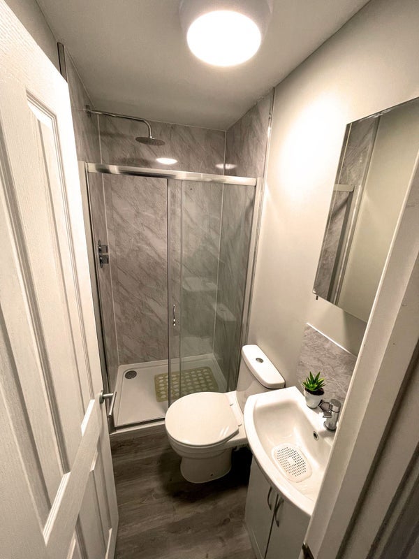 Room Kingsley Road in Maidstone