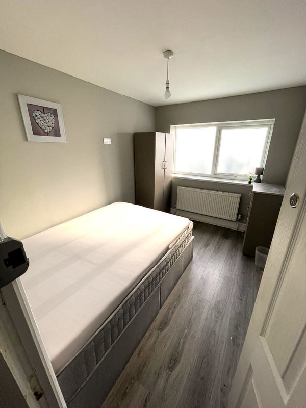 Room Kingsley Road in Maidstone