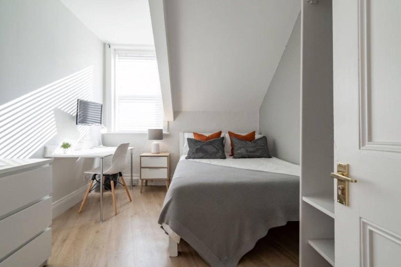Room Shortridge Terrace in Newcastle upon Tyne