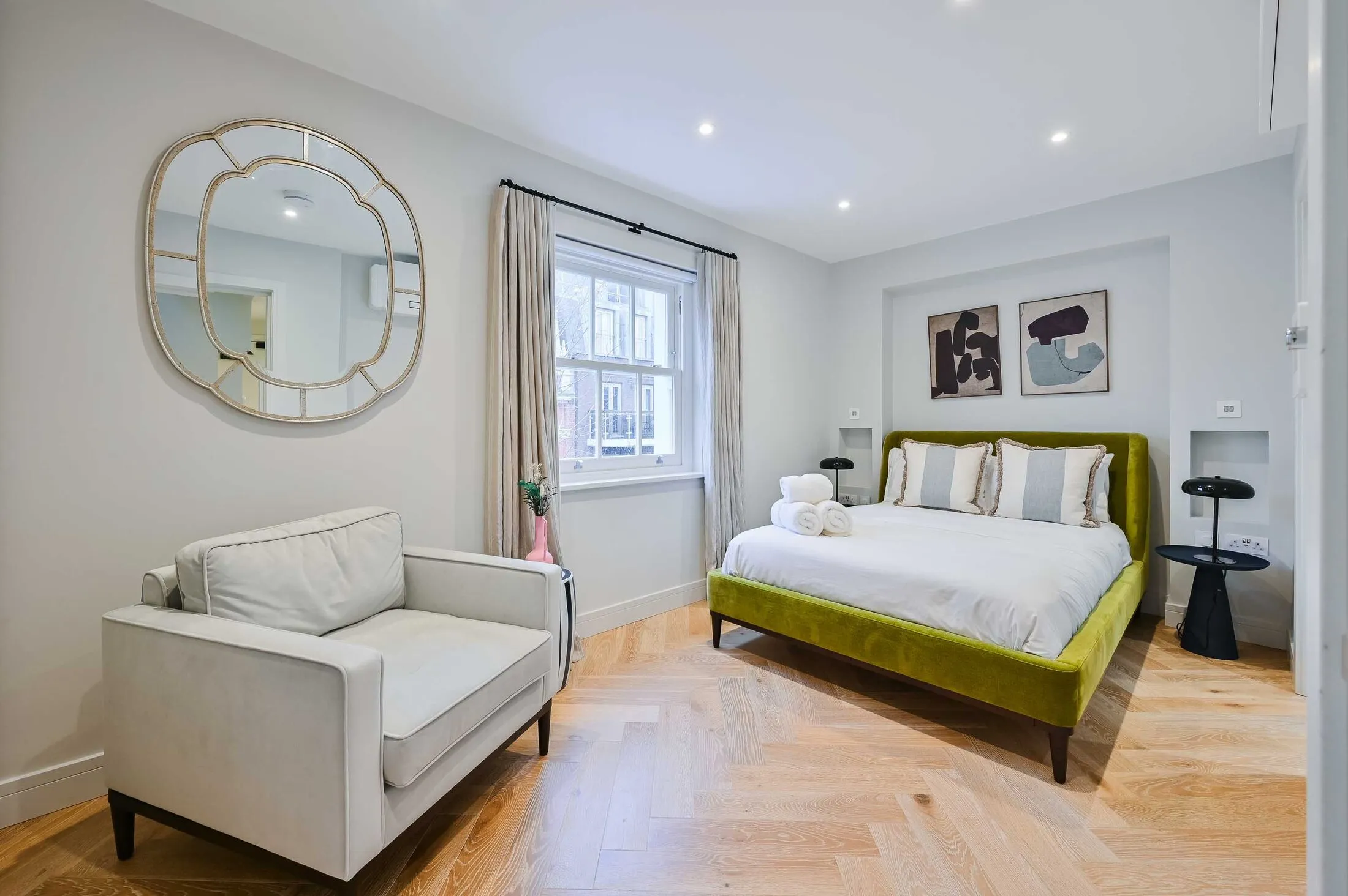 Flat Charlotte Street in Greater London