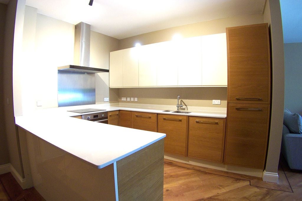 Flat Grosvenor Road in Leeds