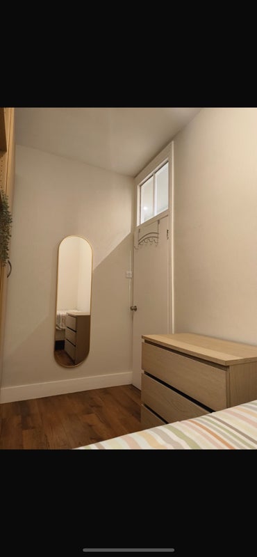 Room Queenstown Road in Greater London