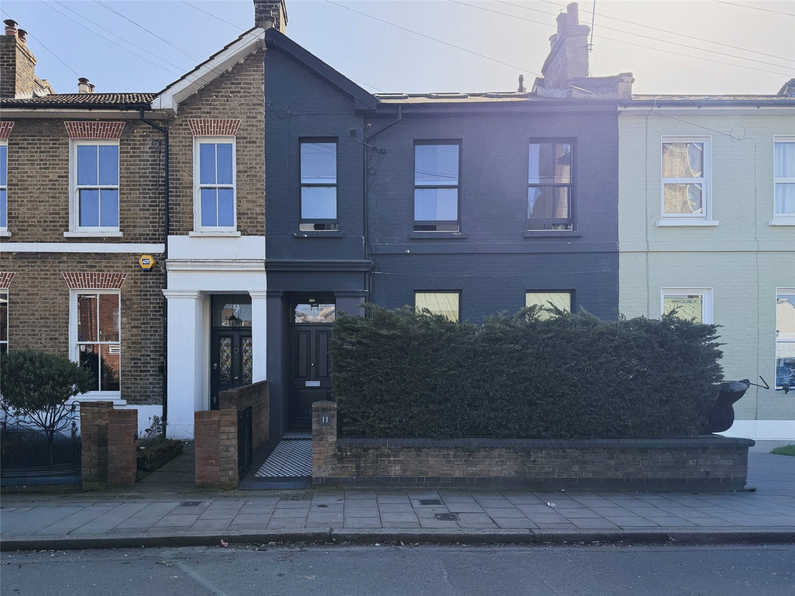 Flat Meeting House Lane in Greater London