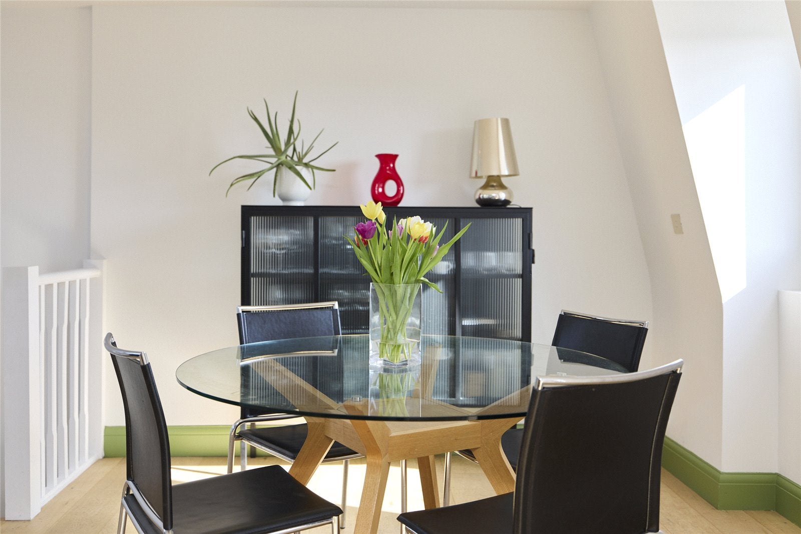 Flat Meeting House Lane in Greater London