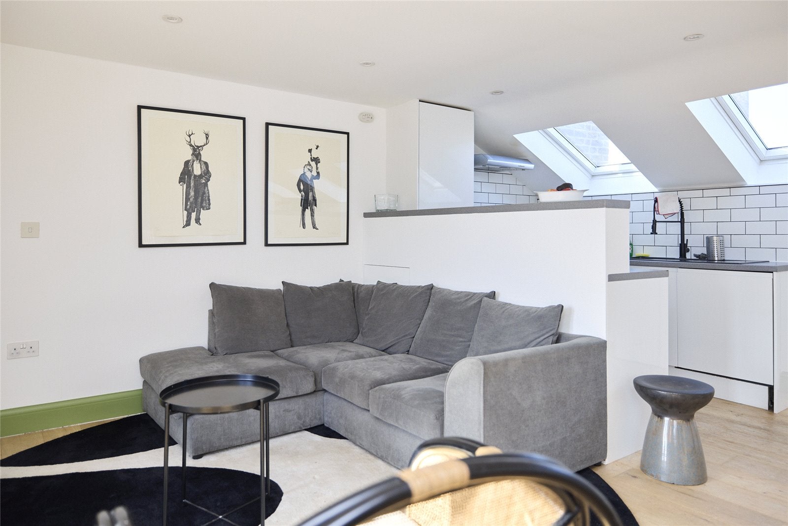 Flat Meeting House Lane in Greater London