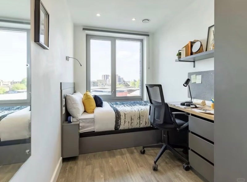 Room Achillies Close in Greater London