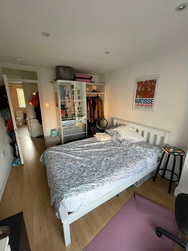 Room Moriatry Close in Greater London