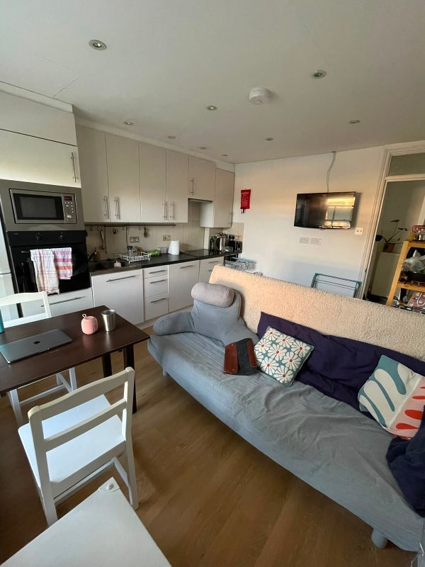 Room Moriatry Close in Greater London