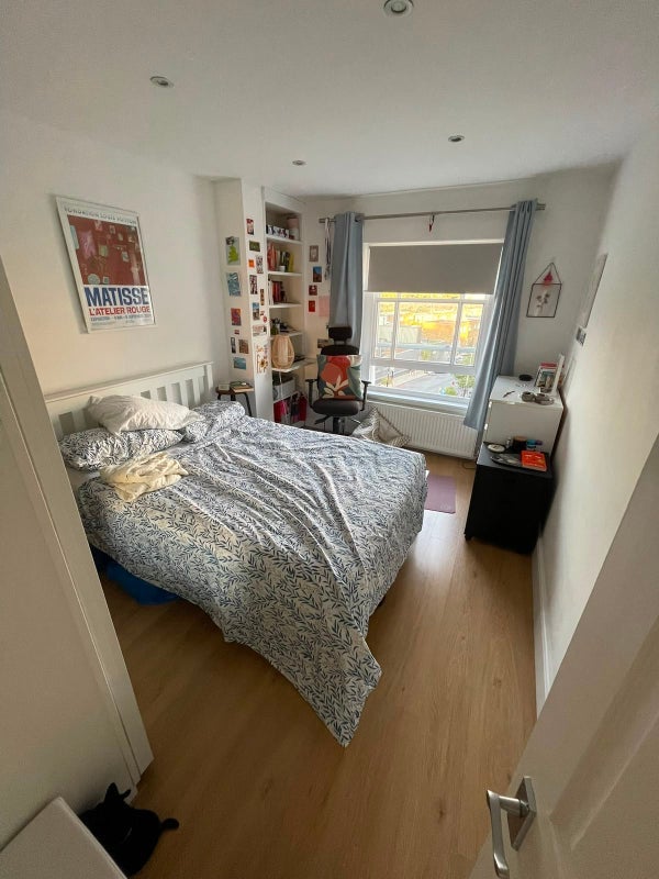 Room Moriatry Close in Greater London