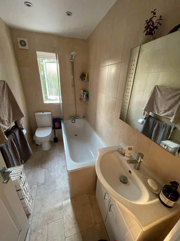 Room Moriatry Close in Greater London