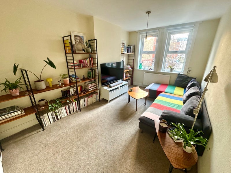 Flat Sylvester Road in Greater London